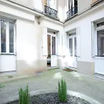 Warm 2 Bedrooms Apartement - C38