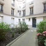 Warm 2 Bedrooms Apartement - C38